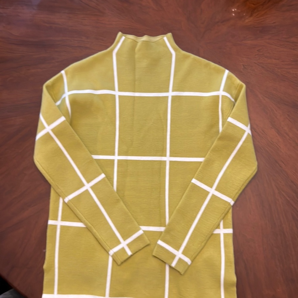 Great neck studio, soft light  sweater
